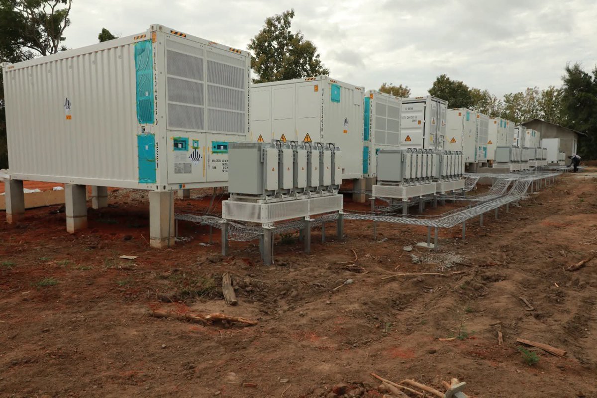 NewsWireLK's tweet photo. 🔋⚡ Sri Lanka to connect large-scale Battery Energy Storage Systems to the national grid from early September.

The systems will store excess solar power generated during the day and release it at night, helping improve grid stability and reduce reliance on diesel power generation.

Projects are planned at 16 transmission substations, with each battery project capable of supplying 10 MW to the national grid. Procurement is also underway for systems at another 23 substations.