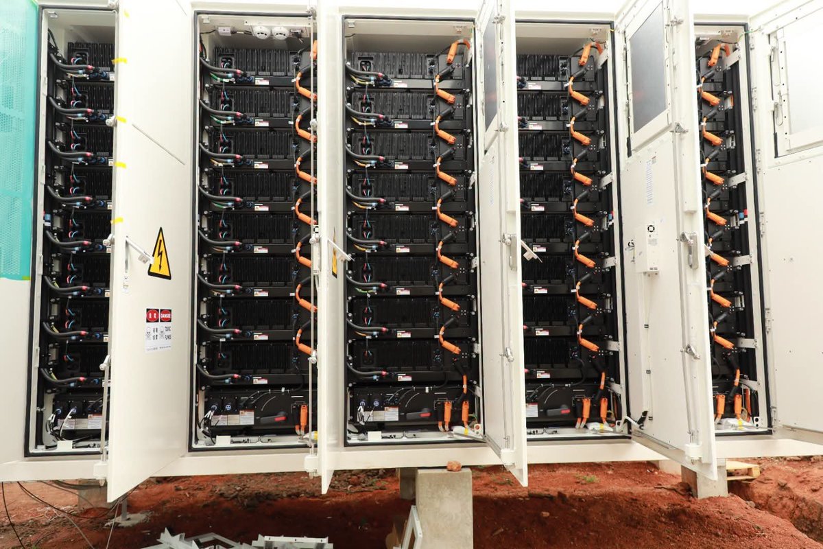 NewsWireLK's tweet photo. 🔋⚡ Sri Lanka to connect large-scale Battery Energy Storage Systems to the national grid from early September.

The systems will store excess solar power generated during the day and release it at night, helping improve grid stability and reduce reliance on diesel power generation.

Projects are planned at 16 transmission substations, with each battery project capable of supplying 10 MW to the national grid. Procurement is also underway for systems at another 23 substations.