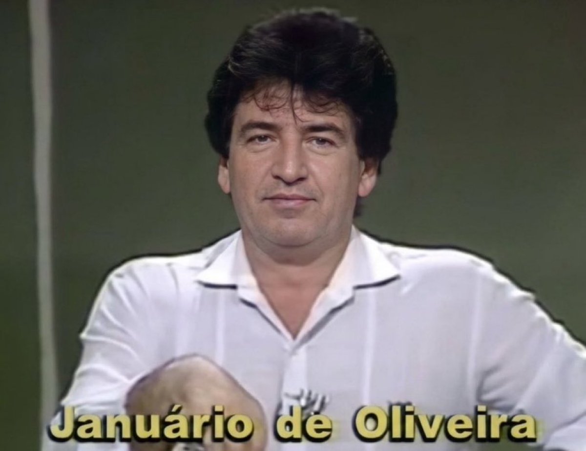 futnostalgico's tweet photo. 🎙️Os bordões do grande narrador Januário de Oliveira:

"tá aí o que você queria!"
"Bola para o mato que o jogo é de campeonato!"
"Olhos nos olhos!"
"Tá lá um corpo estendido no chão!"
"É o primeiro carreto da noite!"
"Ele é cruel, muito cruel!"
"Ele sabe que é disso, é disso que o povo gosta!"
"Sinistro, muito sinistro!"
"Super Ézio, super-herói é para isso!"
"Valdeir, The Flash!"
"Renato, o rambo tricolor!"
"Sávio, o anjo loiro da Gávea!"
"William, o pequeno príncipe!"
"Quem ganhou, ganhou. Que não ganhou, não ganha mais!"
"lii o gol!"