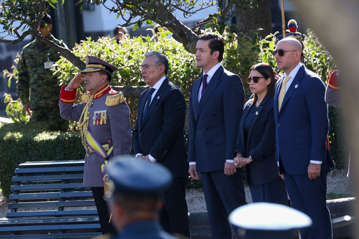 cnegobec's tweet photo. AHORA 🟡🔵🔴

El presidente del CNE, José Cabrera Zurita, @jr_cabreraz, participa en la colocación de Ofrendas Florales en el marco de la conmemoración del Ducentésimo Decimoséptimo Aniversario del Primer Grito de Independencia.

¡Loor a los próceres de nuestra Patria! 

#10DeAgosto 🇪🇨