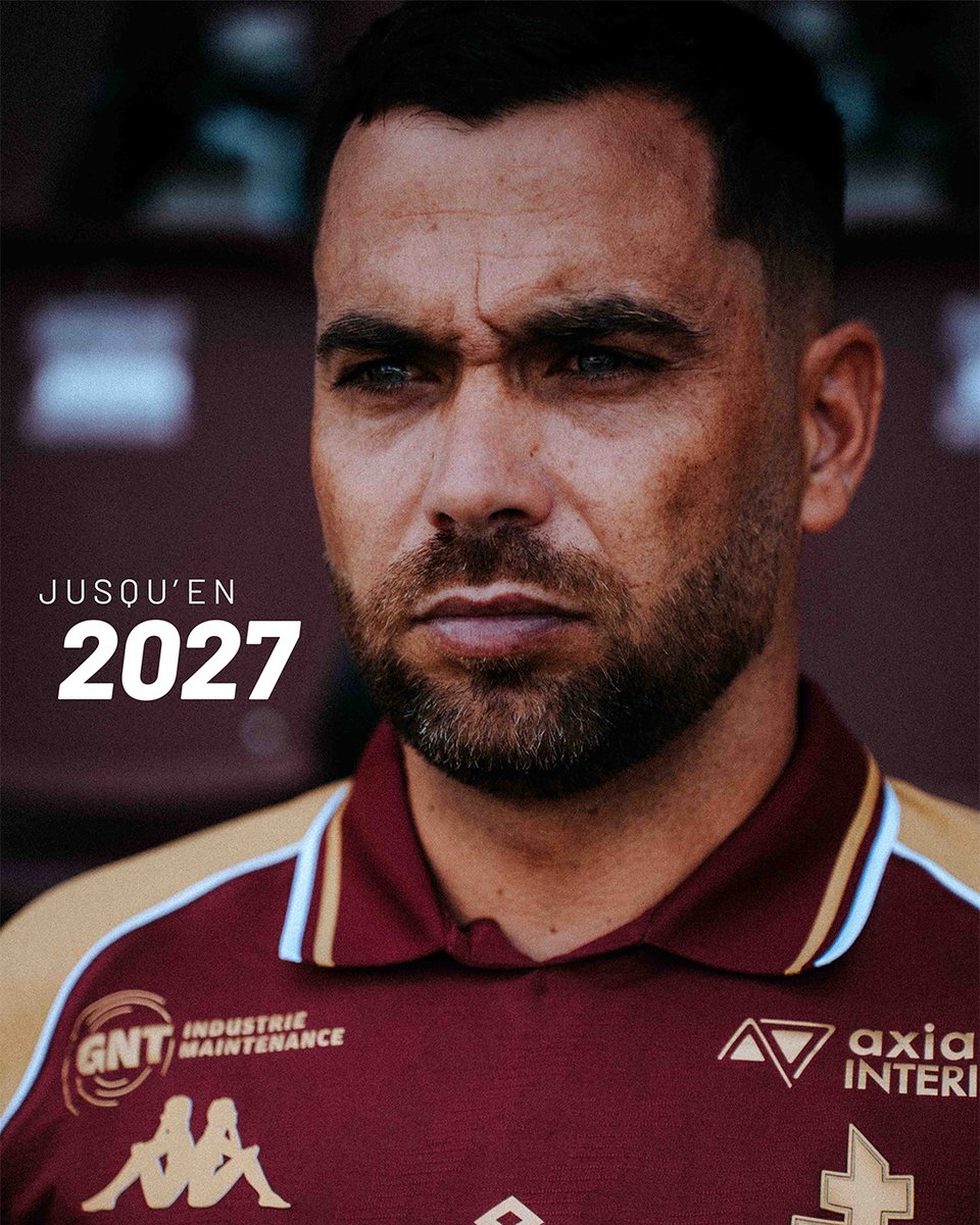 FCMetz's tweet photo. 𝗧𝗲́𝗷𝗶 𝗦𝗮𝘃𝗮𝗻𝗶𝗲𝗿 rejoint le FC Metz ! 

Le milieu de terrain est désormais lié au FC Metz jusqu'en juin 2027 ✊