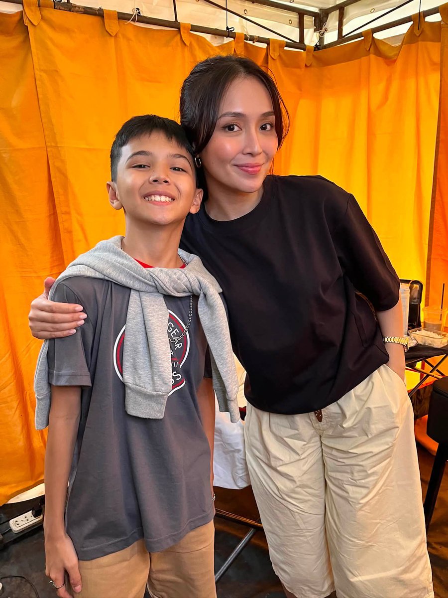 KRCWOfficial's tweet photo. Sinong mga finish na manood ng Someone, Someday Episode Fourteen? Share with us your favorite scenes!

Btw, here’s KathReid with cutie Migz (Oliver)!

Credits: Migz Casimiro

SOMSOM HIRING THE STALKER 
#SomeoneSomedayEmployment https://t.co/2wzgqo4Brc