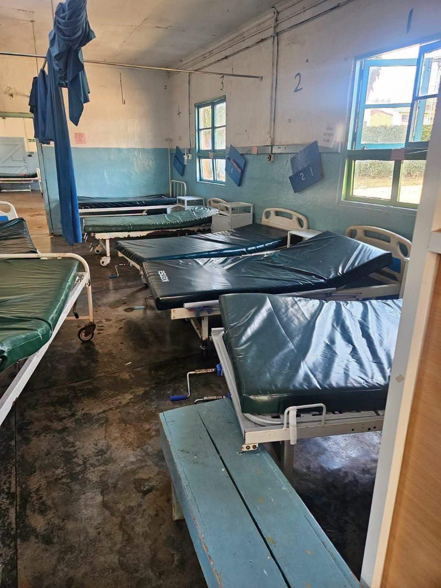 Kemboi67's tweet photo. I tell you these politicians deserve to be in Kamiti eating sukuma chemsha.

See the state of Meru county referral hospital.

Do we really have a country here? https://t.co/foTRnj7UyD