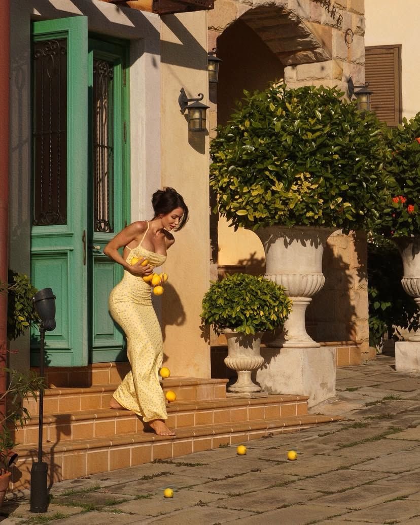 Diorgirlx's tweet photo. yellow 💛 https://t.co/0jEMHoqaWB