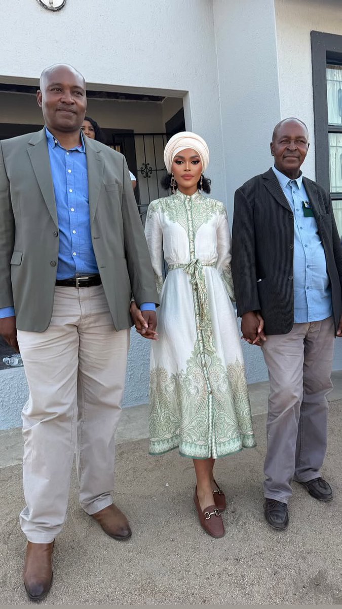 NomceboMasilel2's tweet photo. The long weekend was definitely for new brides. Lebo M paid lobola for his new wife🥹🐄💍🫰🏾🔥 https://t.co/sOmFMsluXa