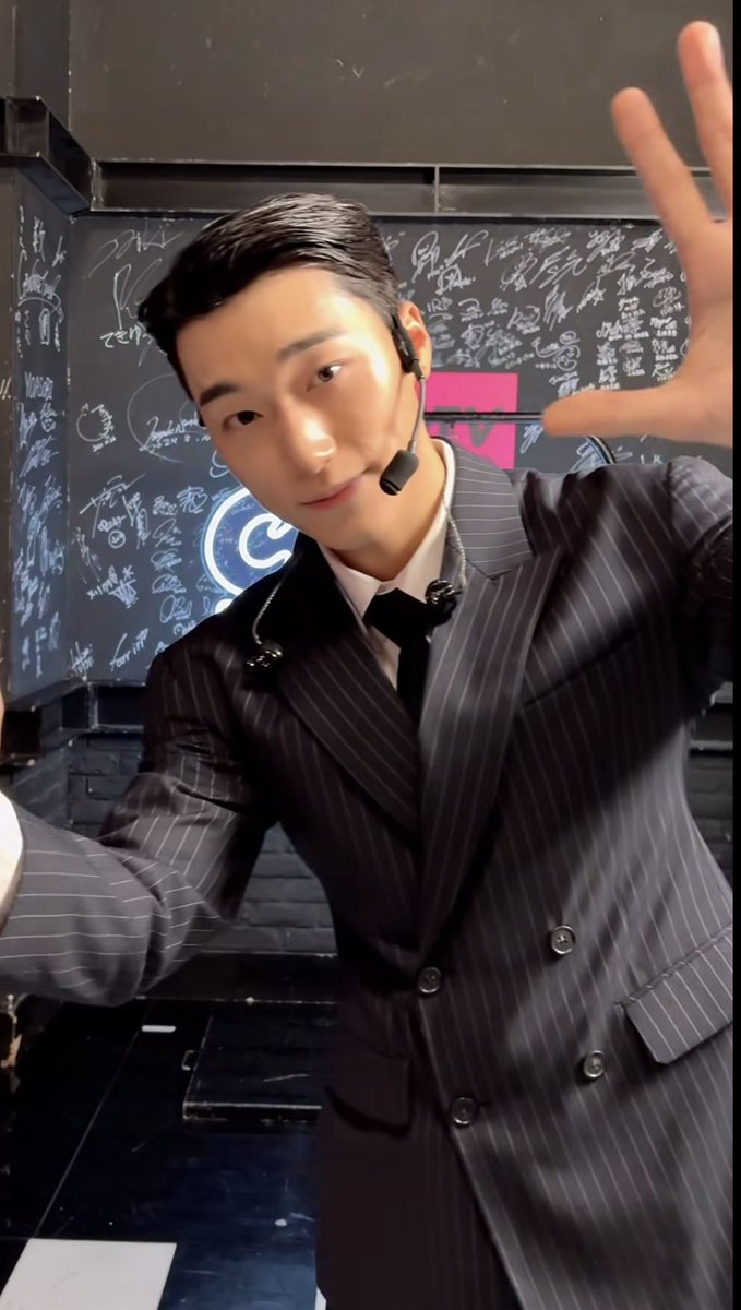 mountsanni's tweet photo. SLICKED BACK HAIR SAN IS BACK https://t.co/u9iTC7b1vX