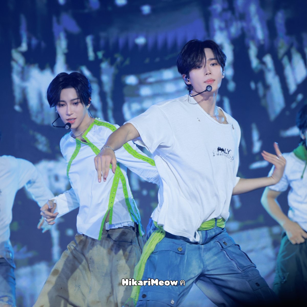 HikariMeowww's tweet photo. 260809 SBS 가요대전
🍀vibe
想捏捏俊抒的腰..

#아르노 #준서 #콩쟈반 https://t.co/IUYoqS1Jgt