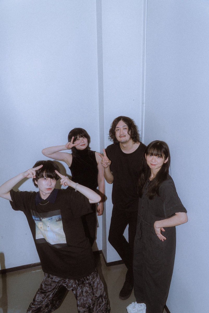 homcomi's tweet photo. ✴︎thank you✴︎

8.10 - ”笹川真生 「脈拍」Vol.6”
at 渋谷 CLUB QUATTRO

お集まりいただいた皆さま
呼んでくださった笹川真生さん、
スタッフの皆さま
ありがとうございました🪽
@huyuyasumi_ @maosasa_info 

- setlist -
1. luminous
2. euphoria / ユーフォリア
3. every breath
4. knit
5. ラプス
6. angel near you
7. ghostpia
8. US / アス
9. Drowse
10. blue poetry

✧ support member
drums: 吉木諒祐 (The Novembers)
bass: 関根史織 (Base Ball Bear)

来月東名阪クアトロツアー
東京公演・9/23(水祝)渋谷CLUB QUATTRO
チケット発売中🎫
https://t.co/rs3VUCpOir

#Homecomings
