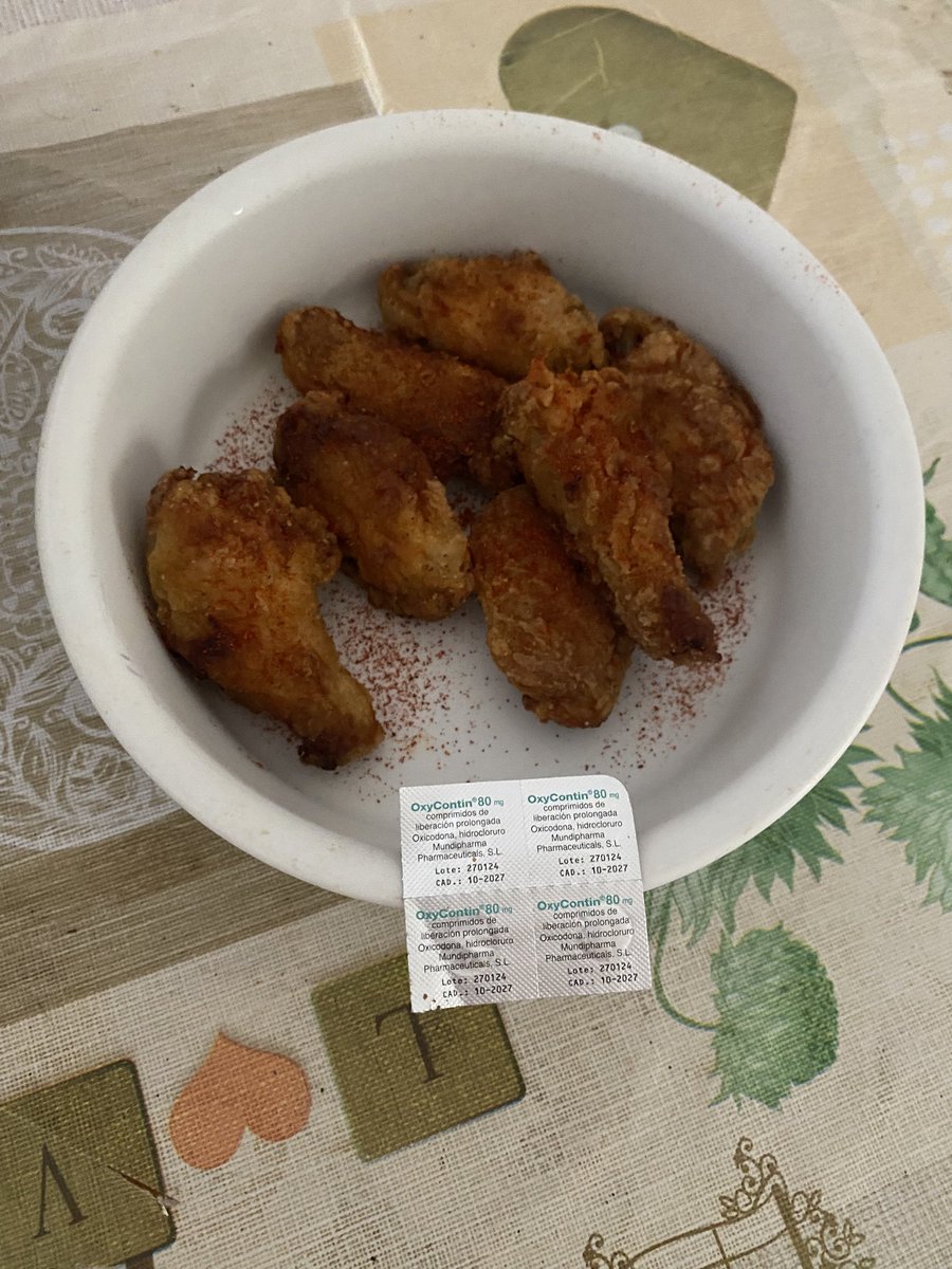 drsimonperez's tweet photo. 🍗✈️😋#monday https://t.co/GFnU1Q1Htb