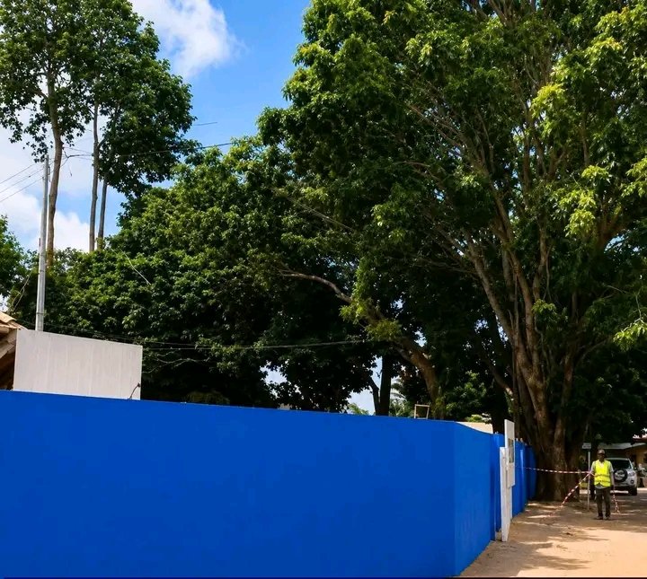 Benin_Construit's tweet photo. 🔴 𝐋𝐚 𝐅𝐨𝐫ê𝐭 𝐒𝐚𝐜𝐫é𝐞 𝐝𝐞 𝐊𝐩𝐚𝐬𝐬è 𝐬𝐞 𝐫é𝐢𝐧𝐯𝐞𝐧𝐭𝐞 !
La 𝐅𝐨𝐫ê𝐭 𝐒𝐚𝐜𝐫é𝐞 𝐝𝐞 𝐊𝐩𝐚𝐬𝐬è, l’un des hauts lieux historiques, spirituels et culturels de #Ouidah, entre dans une nouvelle phase de valorisation.
©️ #VisitOuidah https://t.co/zEWHtlFzNs