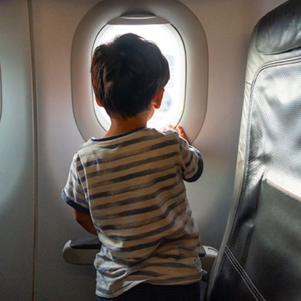 yabaleftonline's tweet photo. A child who refused to wear a seatbelt and remain seated before takeoff caused a flight to Toronto to be canceled. https://t.co/suvy2uIIXM