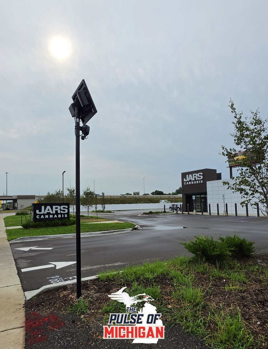 MrAustinPredict's tweet photo. 🚨BREAKING: Jars Cannabis in Madison Heights has REMOVED their “No Flock Zone” sign after the city ordered them to take it down or face sanctions.

Jars installed it to block a Flock camera from scanning every customer in their lot. 

Back to being logged by the government—Enjoy! https://t.co/GxElcvYFrs