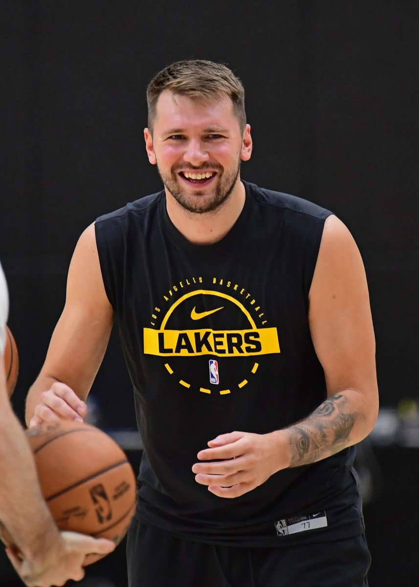 KalshiHoops's tweet photo. Players in NBA History to average 32+ PTS and 8+ AST in a single season:

3 — Luka Doncic
2 — Every other player in NBA History

15% chance on Kalshi he wins MVP this season. https://t.co/EtEtBvR7kk