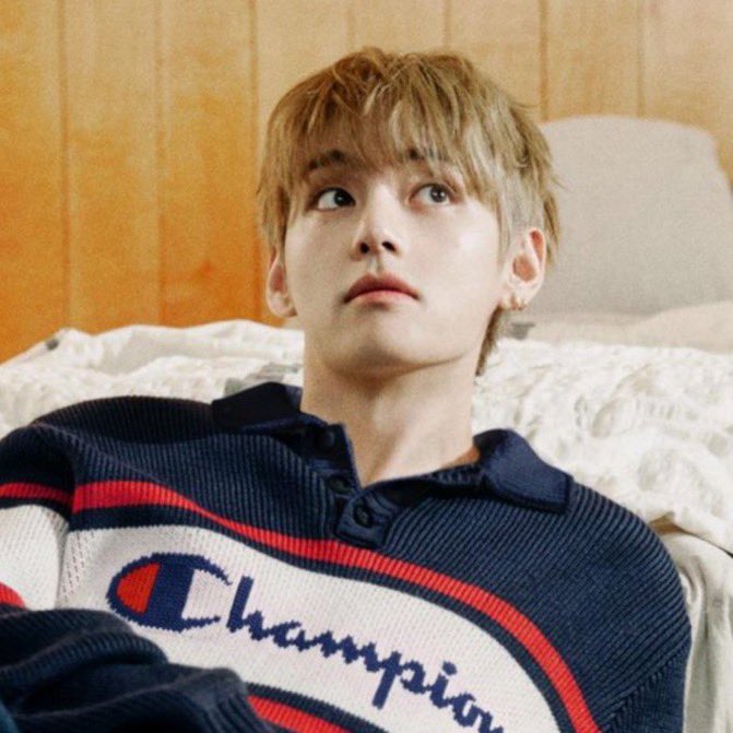 saxophonist95's tweet photo. they had such a vision for blond taehyung https://t.co/JGvxwTRp5a