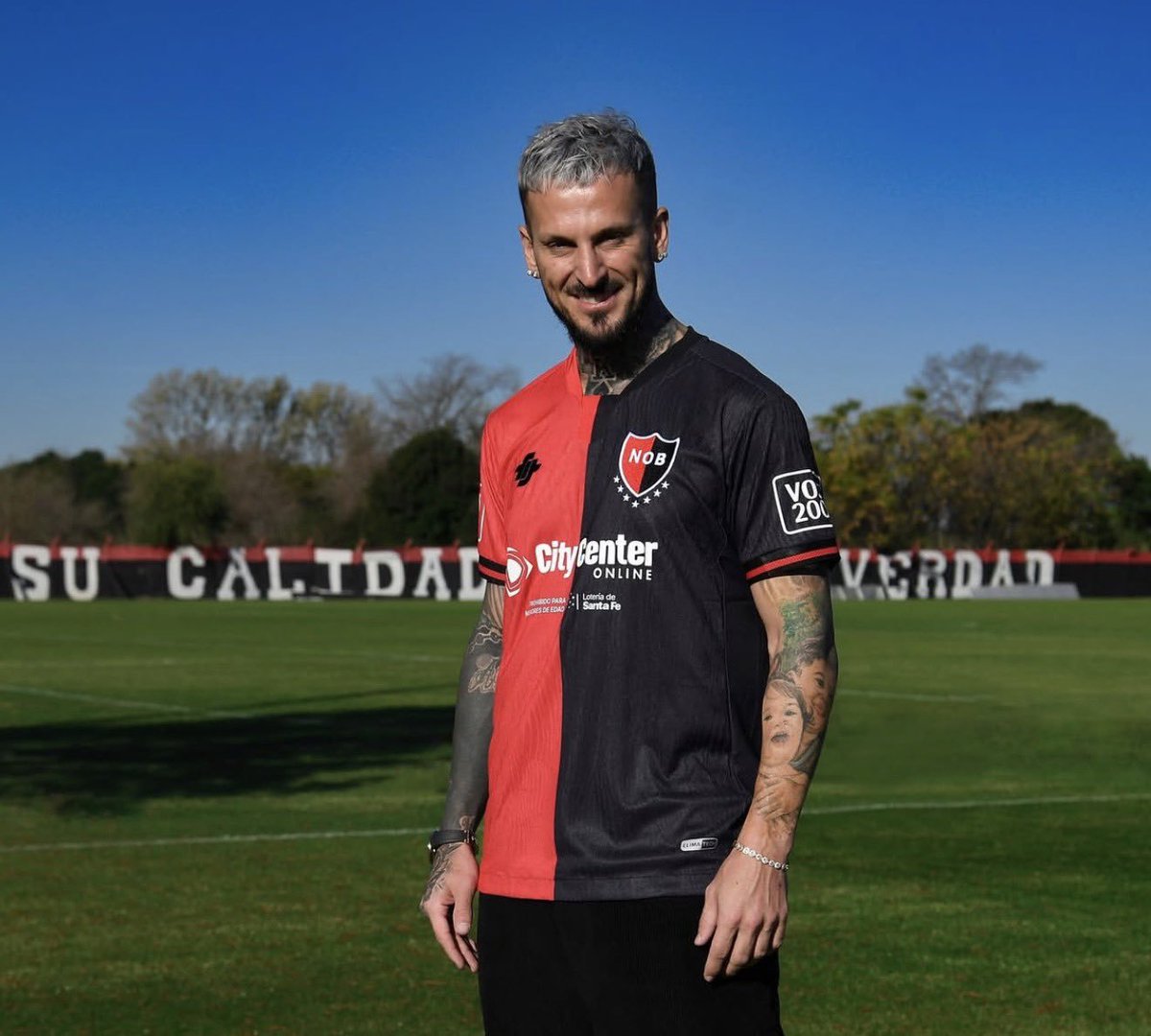 Calvi31's tweet photo. 🚨ATENTOS🚨 Cuenta @RamaPorchietti que DARIO BENEDETTO acaba de iniciar una DEMANDA a Newell's en Rosario. Reclama 463.000 dólares https://t.co/iig2FeQu9B
