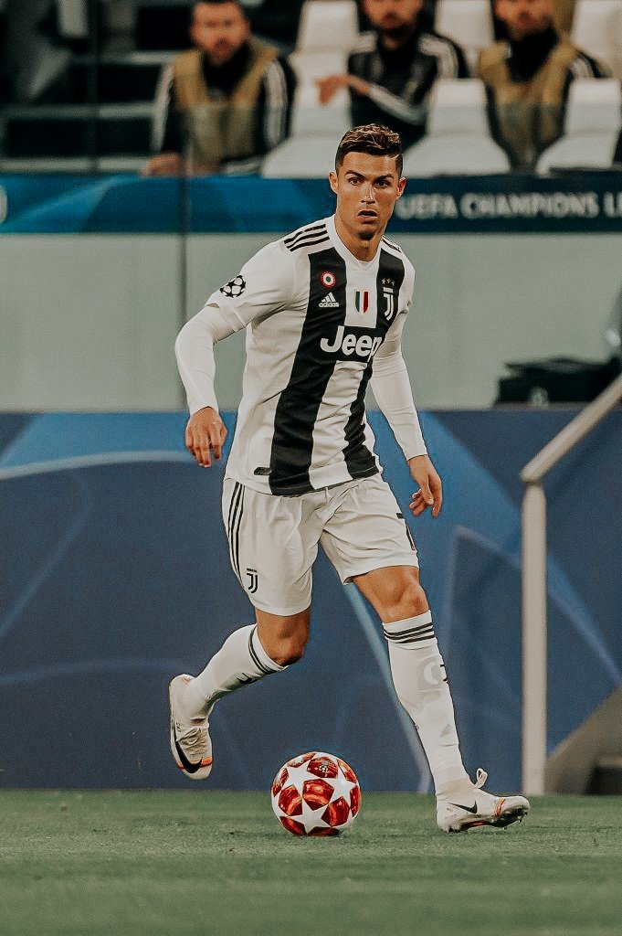 NoodleHairCR7's tweet photo. The most underrated version of Cristiano Ronaldo. https://t.co/COjLB19K6W