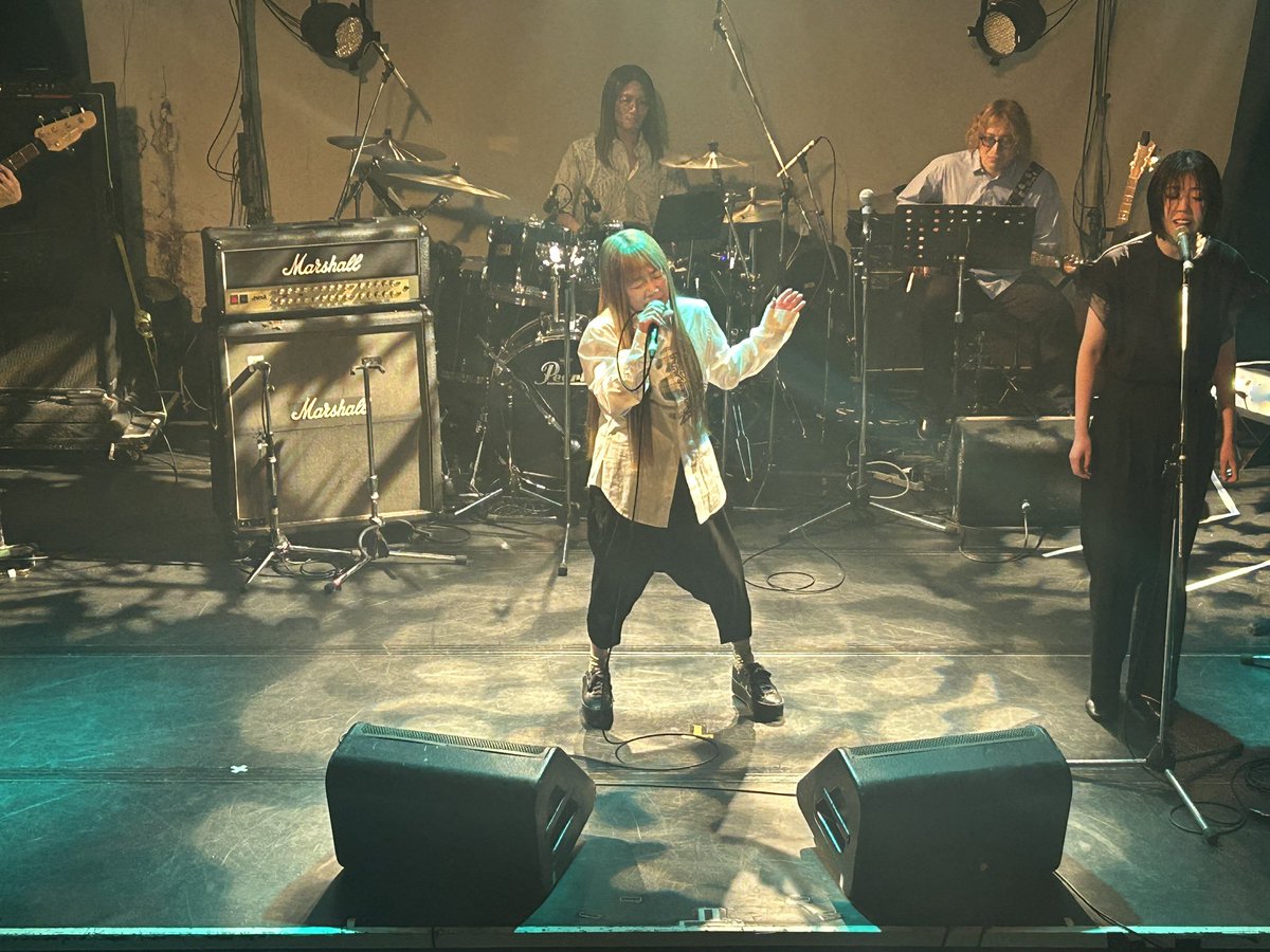 SSLIVE2025's tweet photo. #sslive67
続いては #ViVi さんで、
『海の上にすむ少女』は、
ViViさんの持ち曲で、人気曲！
今日はコーラスに #ハルカ さんも入られ、
更に重厚且つパワフルなステージでした!!🌟 https://t.co/HU6nVjkNeC