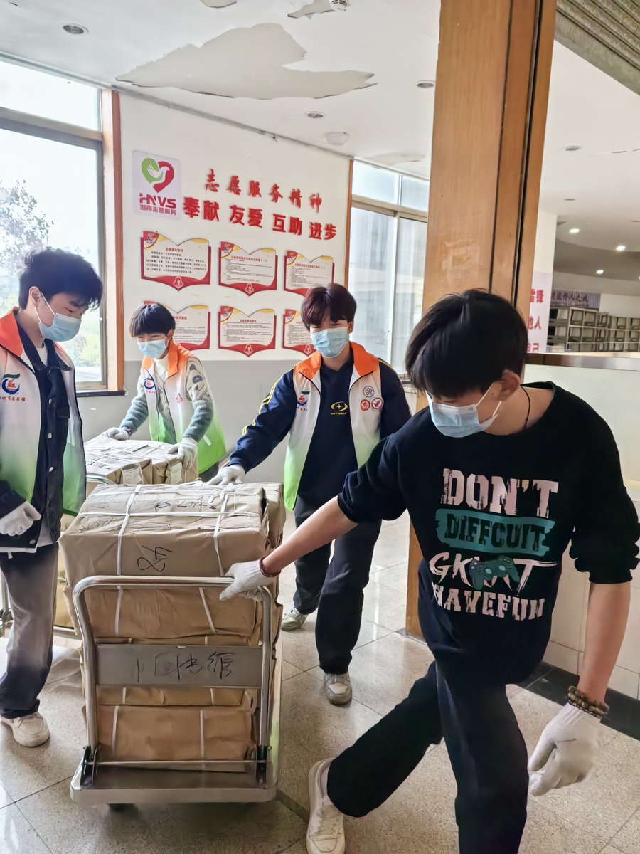 itz_iszly's tweet photo. Our campus volunteer club’s weekend book drive kicks off! Bring your pre-loved books to the student center this Sat 10am-2pm—let’s spread the joy of reading to the community. See you there! https://t.co/VvFud37oZw