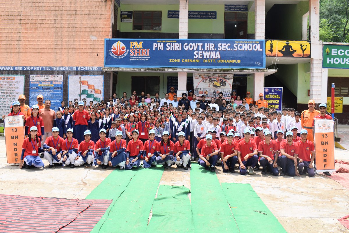 13Bnndrf's tweet photo. The 13 Battalion NDRF conducted a Disaster Management Training for NSS students at Government Higher Secondary School Sewna, Udhampur (J&amp;K) to raise awareness about disaster preparedness and effective emergency response.
@NDRFHQ https://t.co/3q8H1mxBV4