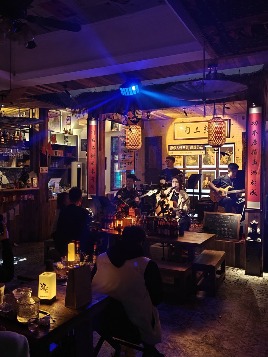 FrizdaO's tweet photo. Just left the indie band’s live set at downtown venue—raw vocals, tight drum beats, and that intimate crowd energy hit way harder than I expected. 10/10 for a random Wednesday night vibe ， https://t.co/BjYbOgpRYL