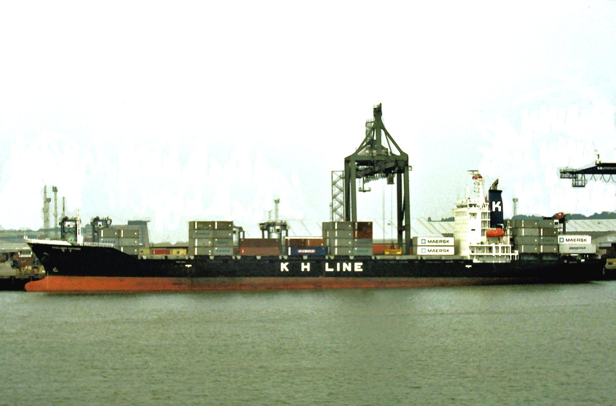 GeoffreyWatson2's tweet photo. Excellence Container - Felixstowe 13/7/95.
Built Japan 1994.
Scrapped Chittagong 2/17.
#khline #felixstowe #containers #cranes #shipping #marinephotographer #maritimehistory #daysgoneby #freight #logistics #japan #bangladesh https://t.co/J8LStfmuW9