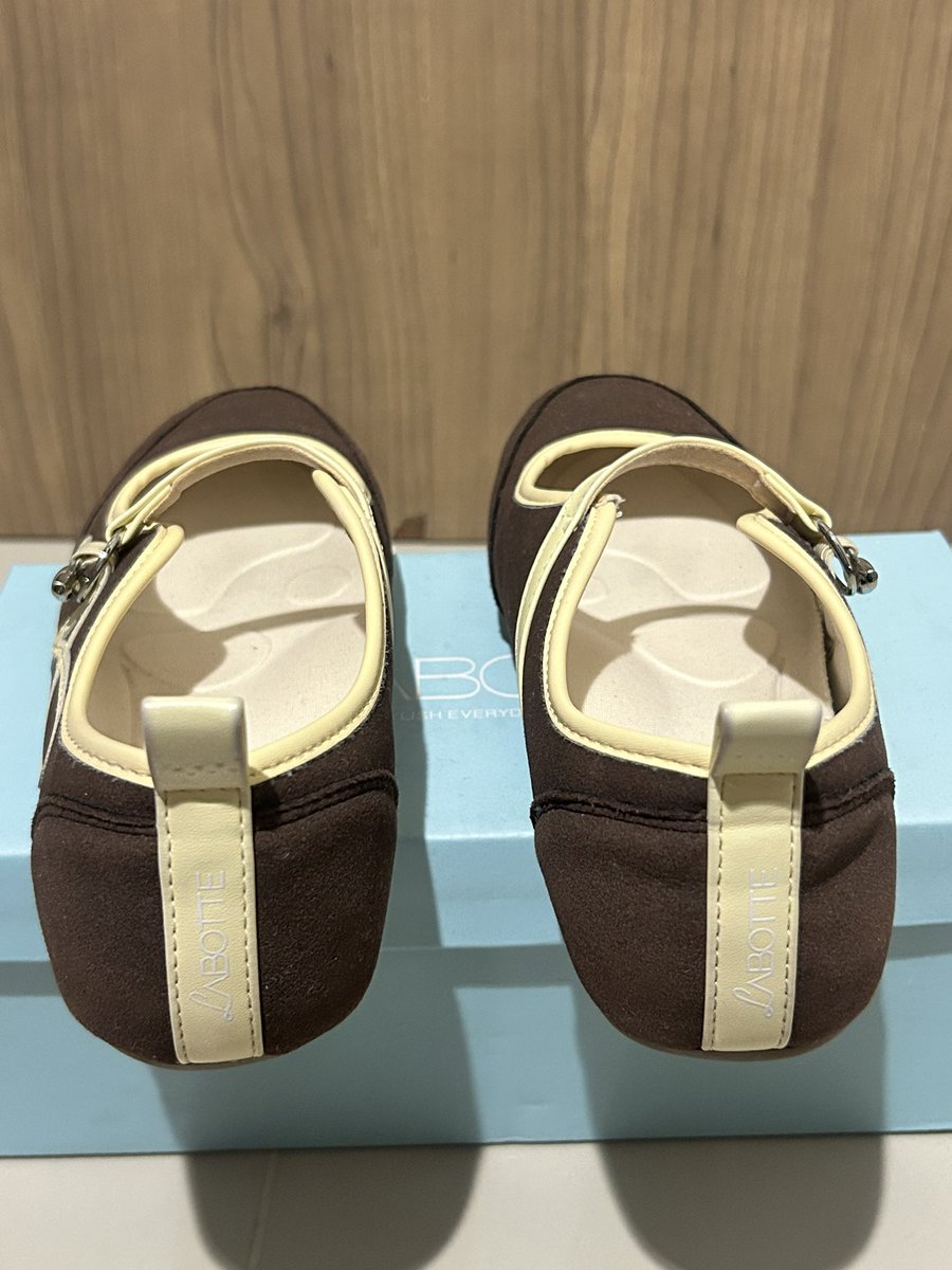 madmarry2's tweet photo. 🌸ส่งต่อรองเท้า Labotte🌸

Size : 38  สี Choco Sun
สภาพดีมีกล่องให้ 
ปล่อยต่อ  649 รวมส่งงับบ
ขอดูเพิ่มเติม DM ได้เลยค่า 🫶🏻

#ส่งต่อรองเท้า #ส่งต่อรองเท้ามือสอง #ส่งต่อเสื้อผ้า #รองเท้าmaryjane #แมรี่เจน
#ส่งต่อmaryjane #ปล่อยรองเท้า https://t.co/Az748QaWKt