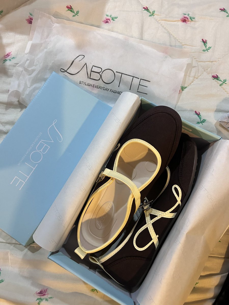 madmarry2's tweet photo. 🌸ส่งต่อรองเท้า Labotte🌸

Size : 38  สี Choco Sun
สภาพดีมีกล่องให้ 
ปล่อยต่อ  649 รวมส่งงับบ
ขอดูเพิ่มเติม DM ได้เลยค่า 🫶🏻

#ส่งต่อรองเท้า #ส่งต่อรองเท้ามือสอง #ส่งต่อเสื้อผ้า #รองเท้าmaryjane #แมรี่เจน
#ส่งต่อmaryjane #ปล่อยรองเท้า https://t.co/Az748QaWKt