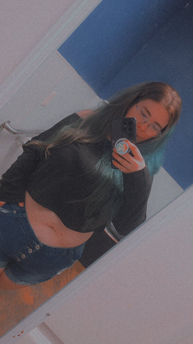 Fckingcloudsbro's tweet photo. Thinking of starting up my premium snap again, I'm me if youre interested and ill send the details😘 https://t.co/4dN9FOaVYh