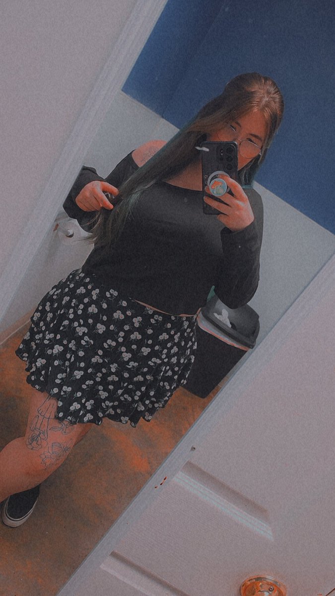 Fckingcloudsbro's tweet photo. Thinking of starting up my premium snap again, I'm me if youre interested and ill send the details😘 https://t.co/4dN9FOaVYh