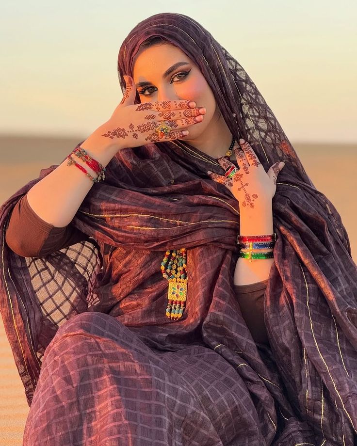 AbrahymAilinee's tweet photo. 🌺 ابتسامةُ الفتاةِ الموريتانيةِ تعكسُ دفءَ الروحِ وجمالَ القلب، لتظلَّ رمزًا للأملِ والتفاؤلِ والأصالة. 💕🇲🇷 https://t.co/ykcTvJdUR3