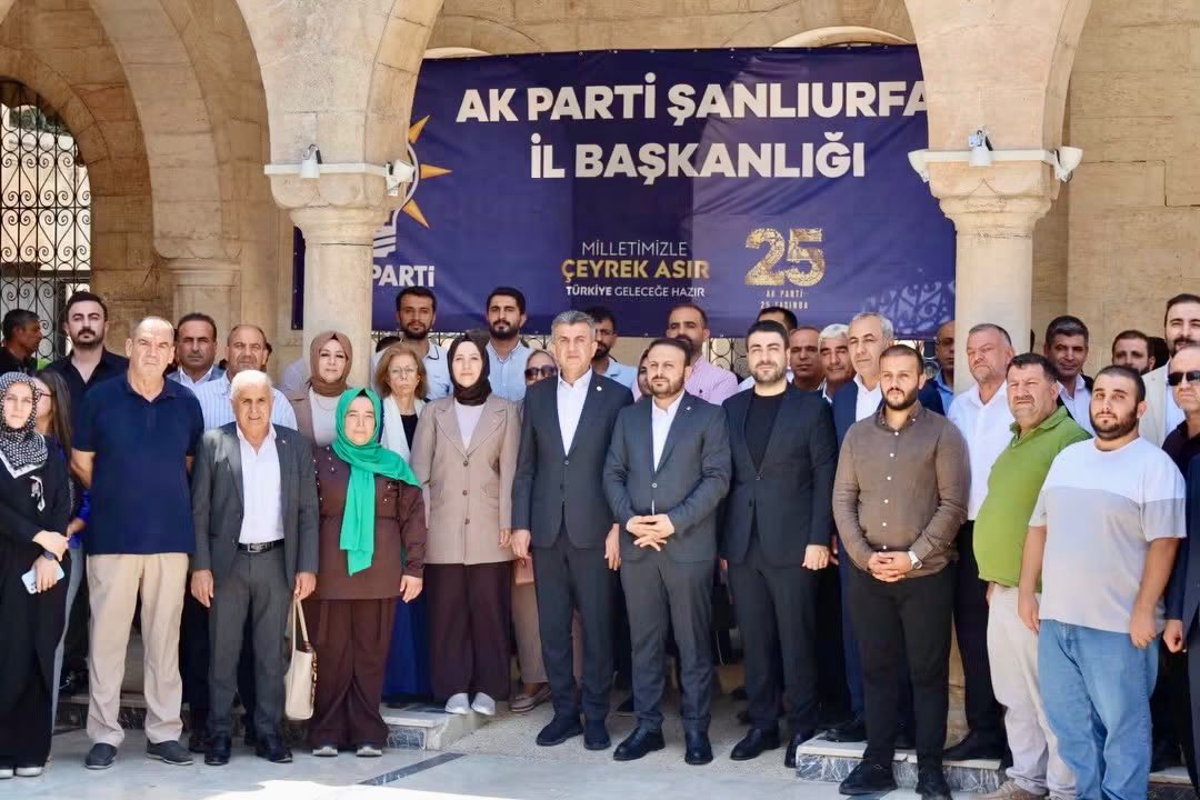FBozdag63's tweet photo. İl Başkanlığımızın Düzenlemiş Olduğu;

Ebediyete irtihal eden teşkilat mensuplarımız için Dergâh Camii’nde Mevlid-i Şerif programına Katılım Sağladık. 

@avyusufibis @osmannazlier @milhamigunbegi @ferdisenel25 
@furkankucukk_ @avorhancelik @Makbulee_Oruc https://t.co/nJoRi6qT9x