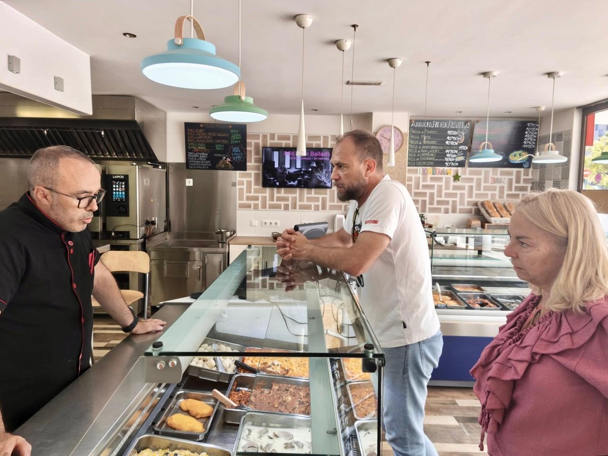 ppAlcorcon's tweet photo. #ComercioAComercio

Alcorcón 🟩🟥 cuenta con una excelente y variada oferta gastronómica 🍲, de la que podemos disfrutar también sin salir de casa.

Este es el caso de HJ Gourmet, donde podemos disfrutar de sus sabrosas 😋 comidas caseras y trato cercano.

Seguiremos estando en la calle, escuchando, acompañando y trabajando junto a nuestros comercios y vecinos, para seguir mejorando Alcorcón 💪🏻