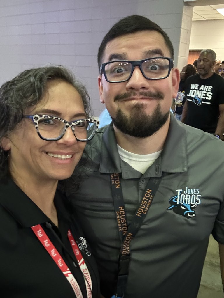 StovallMS_6thWC's tweet photo. 9th year together as educators!  This year shall be the greatest!  😎👊🏽💥❤️ @StovallMS_AISD @AldineISD @AldineHistory @DrJALucario @JonesMs_AISD @tenorking3 @DrBrooks_2023 ##Year32 #Year9 #aldinegrads #AldineTreachers https://t.co/qJjCW1AVC4