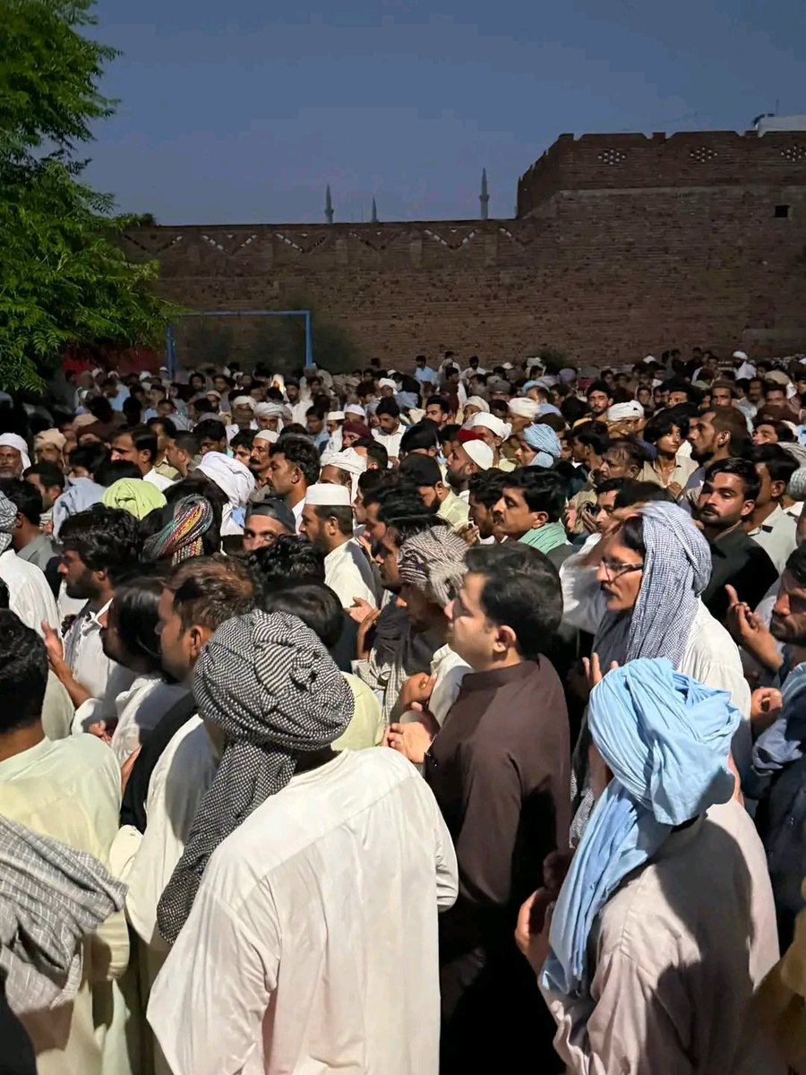 FanNaeem1's tweet photo. رانجھیانوالہ ،نعیم حیدر پنجوتھہ (ممبر مانیٹرنگ پنجاب  و کور کمیٹی پی ٹی آئی ) نے جنازہ  میں شرکت کی .
@NaeemPanjuthaa   
#NA82 #PP71 https://t.co/LMvr8seb1Z