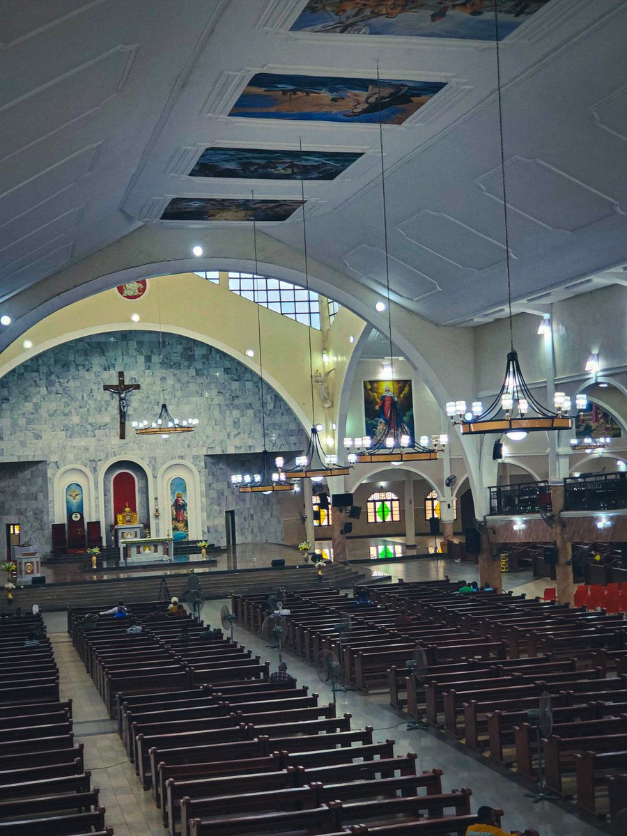 bubebarrywhyte3's tweet photo. St Teresa's Cathedral Nsukka, Enugu. 🇳🇬 https://t.co/mBgUiKFZ3D
