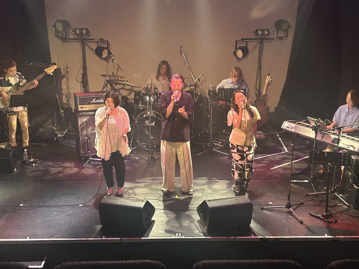 SSLIVE2025's tweet photo. #sslive67
第三部、そして本日のS&amp;S LIVEのトリは、お馴染み #ななころ !!
しっとりとした『深海』から始まり、
2曲目の『Joy』では、
ステージもフロアも2階席も、
テンション最高潮!!🤩
素晴らしい締め括りとなりました✨ https://t.co/IRHkUUPXGv