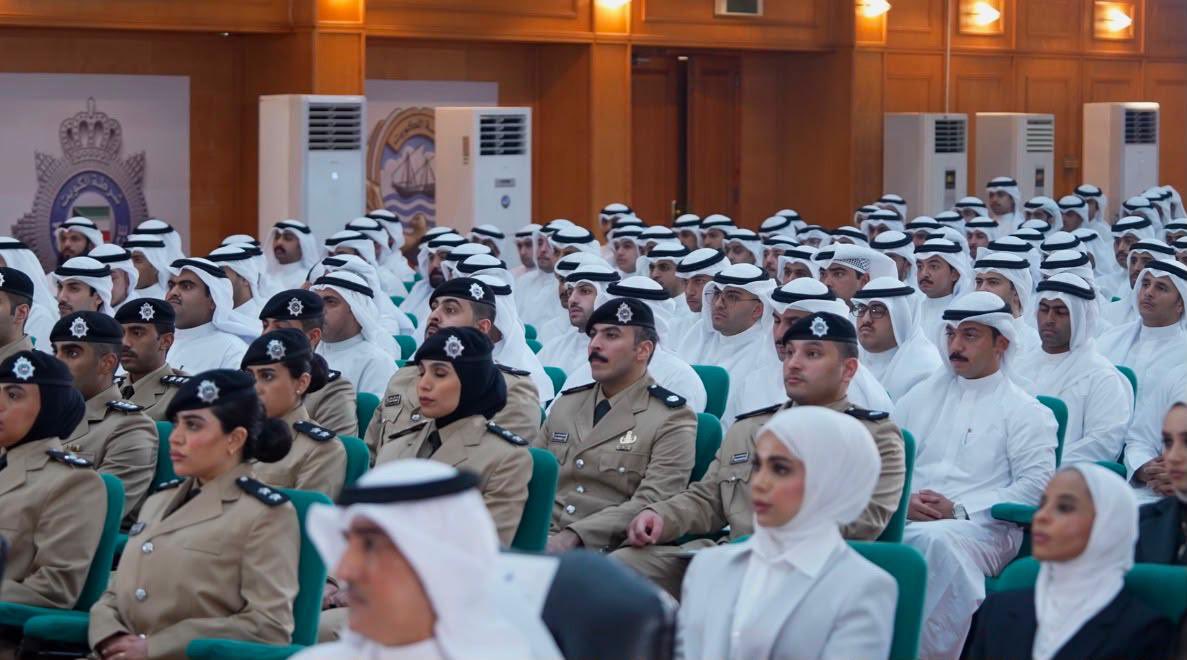 Dhirar21's tweet photo. تخريج  الدفعة الثامنة من المحققين في الإدارة العامة للتحقيقات 

• 486 خريجاً وخريجة أدوا القسم..

الف مبروك للخريجين https://t.co/RBcuWqkVRC