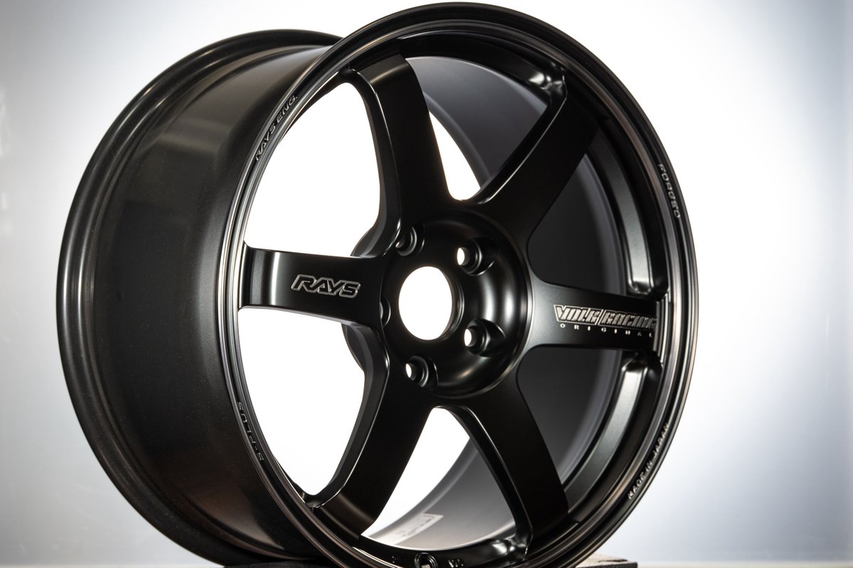 yotsuo_FL5's tweet photo. TE37の限定モデル
TE37 SAGA S-plus Black Shadow LTD.

RAYSの文字も
VOLK RACINGの文字も
マシニングによる切削が本当に美しい✨

タイヤはRE-71RZ
ナットはFK8と同じモノリス

あとは早めに車高を落としたいですね🥺 https://t.co/PCWAetNR4d