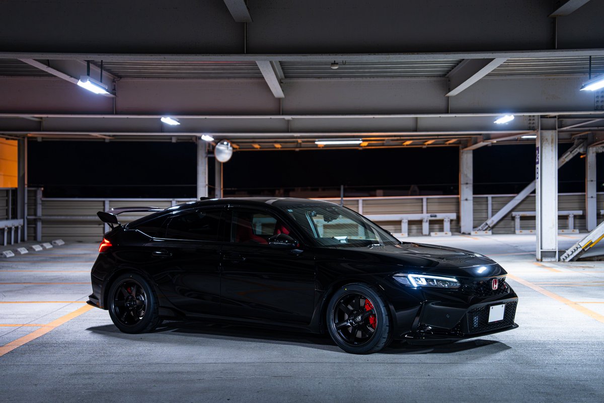 yotsuo_FL5's tweet photo. TE37の限定モデル
TE37 SAGA S-plus Black Shadow LTD.

RAYSの文字も
VOLK RACINGの文字も
マシニングによる切削が本当に美しい✨

タイヤはRE-71RZ
ナットはFK8と同じモノリス

あとは早めに車高を落としたいですね🥺 https://t.co/PCWAetNR4d
