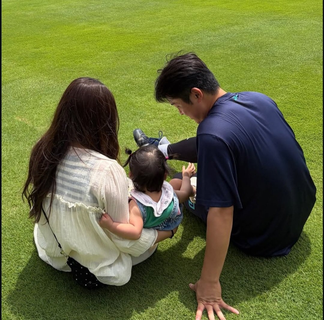 gpals888's tweet photo. 코노카 아빠 휴일 맞춰서 한국 왔었나봐💕 https://t.co/FfUgfv3mYC