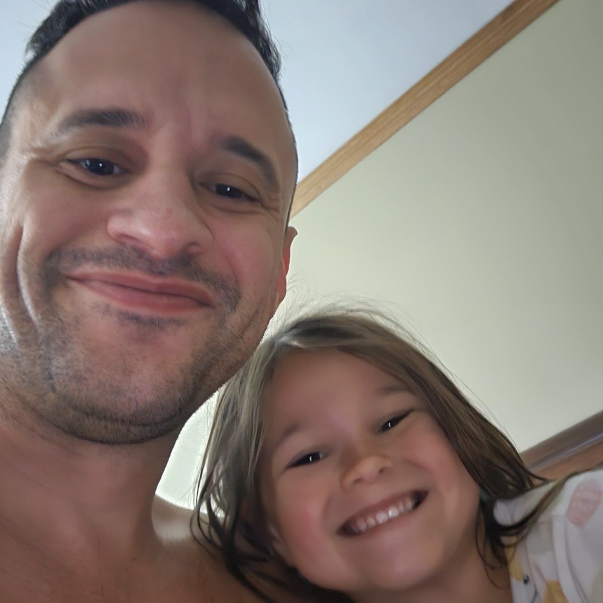 AriWeather's tweet photo. Saturday I had a brutal slip/fall down some stairs, broke 2 ribs and collapsed a lung. The lung is fixed and I'm at home waiting for ribs to heal with my favorite nurse Tallulah ��️. I'll be out of work for at least a week, back asap https://t.co/rx8kkkHt7a