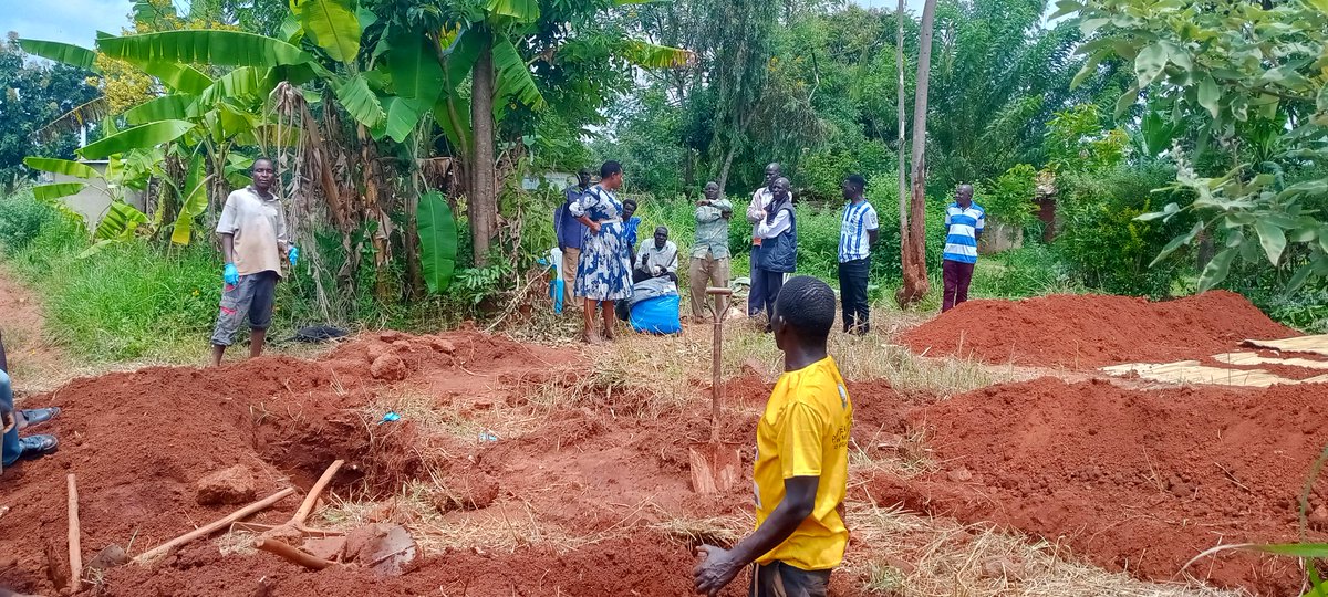 LarooPece's tweet photo. Today, HW @GifterAber facilitated the relocation of 26 graves that were on the road. She ensured that a fueled ambulance to support the process with the respect it deserved.  Every departed soul deserves dignity and no grave should be left on the road.

#LarooPeceAtWork https://t.co/dxabjH0YAi