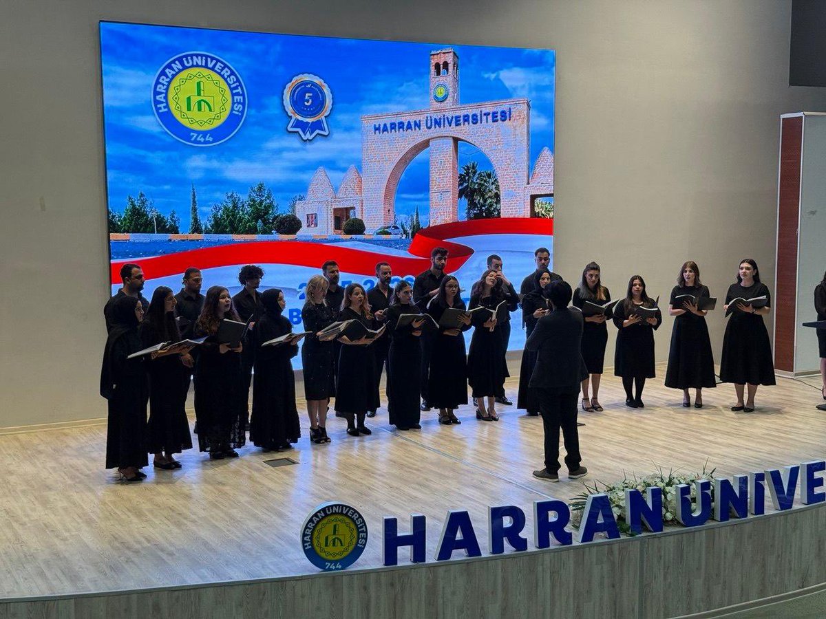 hrumedya's tweet photo. Harran Üniversitesi Vox Humanis Korosu, İsveç’in Helsingborg kentinde düzenlenen World Choir Games 2026 (Dünya Koro Oyunları) kapsamında büyük bir tarihi başarıya imza atarak kendi kategorisinde birincilik elde etti.

Dünyanın dört bir yanından gelen güçlü rakiplerini geride bırakan koro; Şanlıurfa’nın zengin kültürel mirasını ve Harran Üniversitesi’nin sanat vizyonunu uluslararası alanda zirveye taşıdı.

Ayrıntılar; https://t.co/CbMRH4N4gB