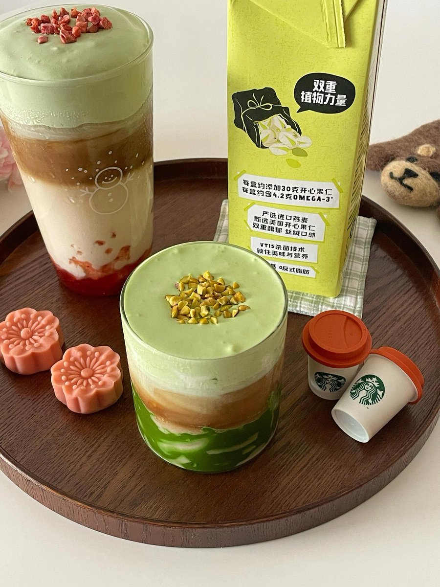 JaneTaedo3's tweet photo. [Whip up a creamy iced oat latte in 2 mins! Steamed oat milk, a shot of espresso, and a dash of cinnamon—perfect morning pick-me-up ]， https://t.co/AOfkSXgsOV
