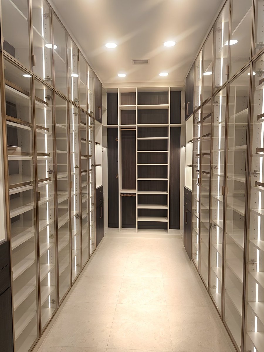 JClosets88693's tweet photo. Designed to feel like your favorite luxury boutique, this custom walk-in closet brings elegance and organization together beautifully. 

#jlclosets #interiordesign #homeorganization #dreamcloset https://t.co/NRvGo1PKTf