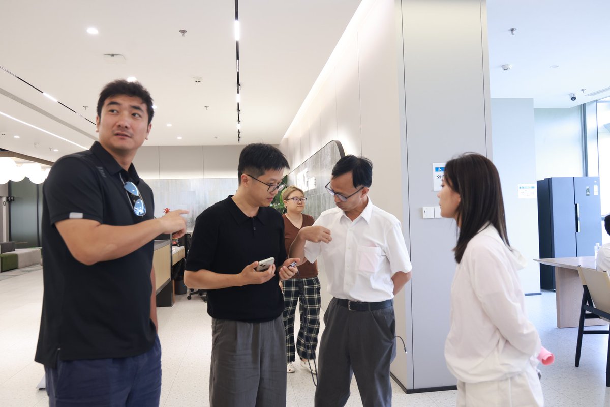 willverse_ai's tweet photo. Today I shared Deotaland’s perspective at the AI Companion Hardware Salon in Shanghai.

The next challenge for us is creating a better interface between humans and agents.

#AI #AIAgents #AIHardware #Willverse https://t.co/hB4ZNq8rUp