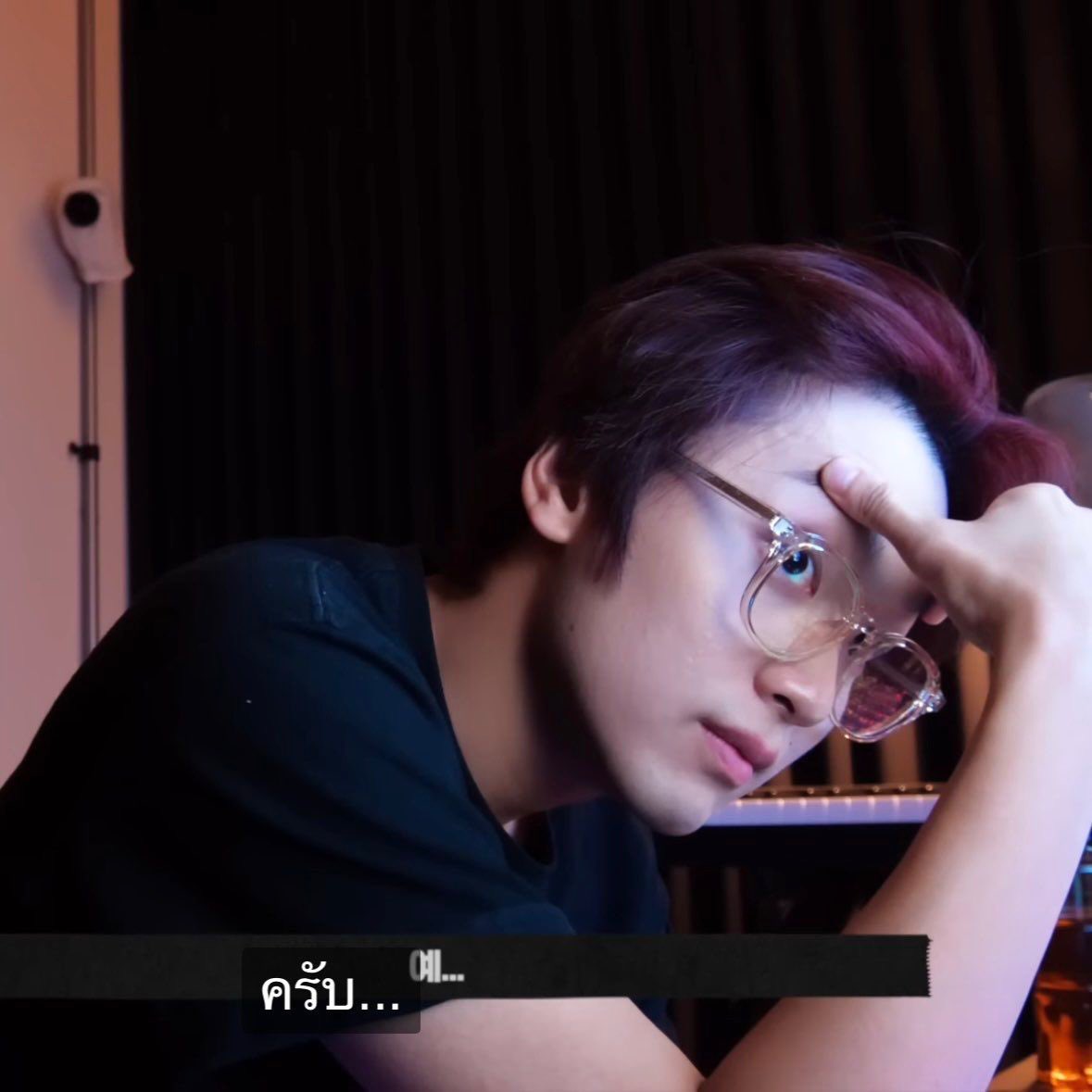 nvnttyd's tweet photo. “ จะตอบหนูได้หรือยัง ”

‘ ให้ตอบอะไรครับ ’

“ โกรธอะไร พูดมา ”

‘ ไม่ได้เป็นอะไร ’

“ แล้วทำไมไม่คุยกับหนู ”

‘ พี่ทำงาน ’

“ คำก็งาน สองคำก็งาน ถามอะไรก็เมิน คนอุตส่าห์โทรมาง้อ โกรธอะไรก็ไม่พูด ไปนอนกอดกองเอกสารเลยไป ” https://t.co/soKLtFqUVY