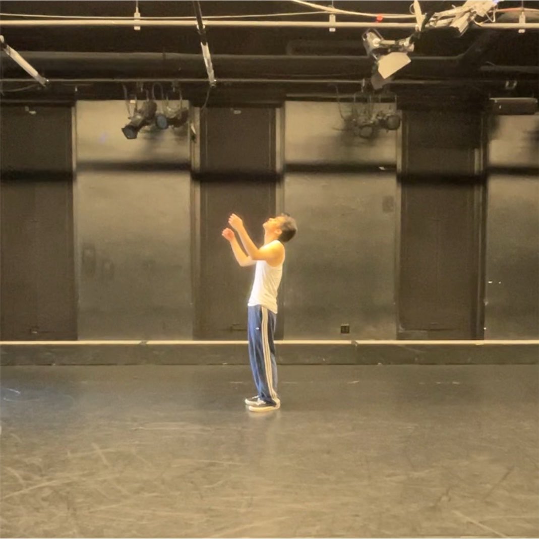 joyfularchives's tweet photo. “ive been dancing these days too” 

omgggg 😭😭😭😭 https://t.co/CHL0XPS5vi