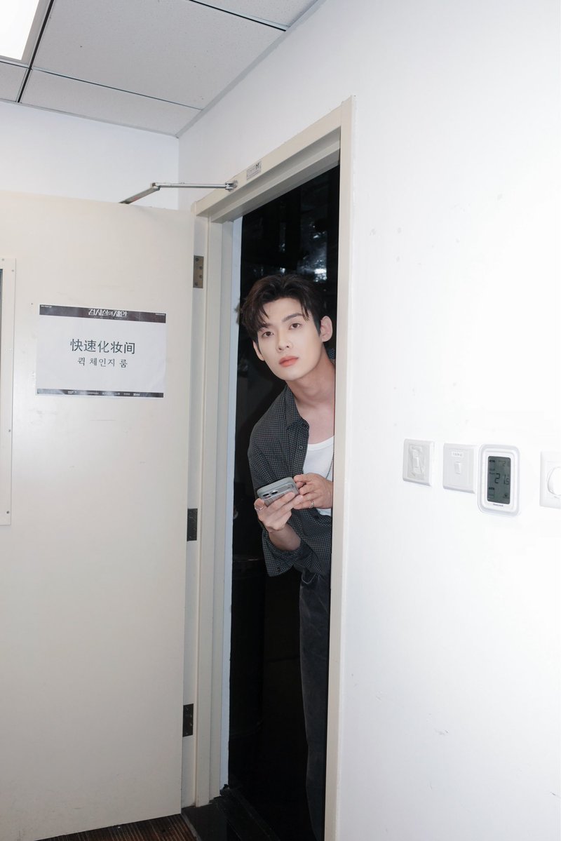 Kimyoonsik0518's tweet photo. https://t.co/rfFS1MPGHM