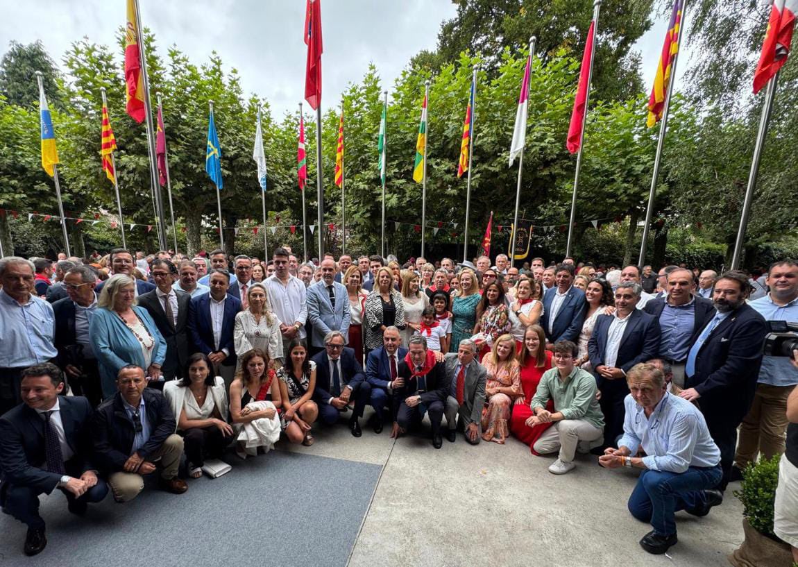 NNGGPaisVasco's tweet photo. Ayer celebramos el Día de Cantabria junto a nuestros compañeros de
@nnggcantabria 

En Cantabria hay un proyecto que ha devuelto la ilusión a los jóvenes cántabros.

@mjburuaga seguirá liderando el cambio que Cantabria merece. https://t.co/JUCOGLehtl